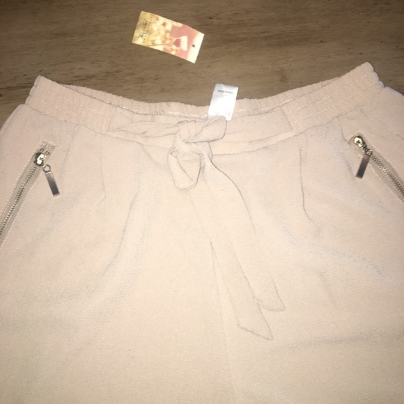 Shorts - Picture 4 of 5